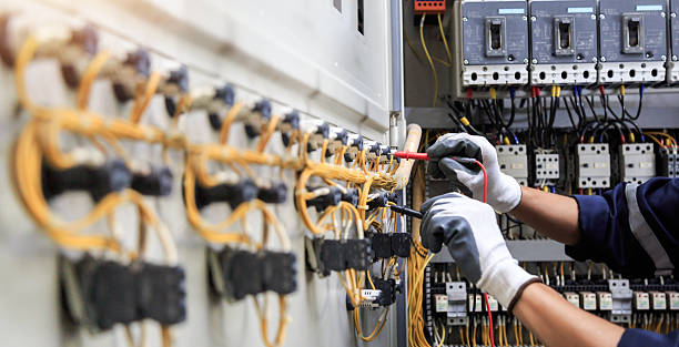 Professional Electrician technician working in Edgemoor, DE